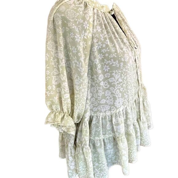 𝅺Forever 21 tiered Sage green patterned top with keyhole front and tie sz 0X - Picture 9 of 11